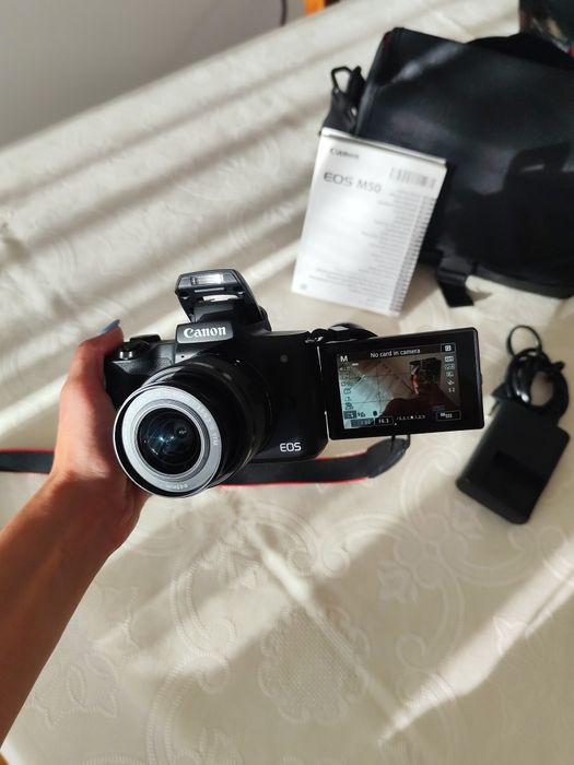 Canon EOS M50 Mark II + Objetiva 15-45mm + Extras (Como Nova)