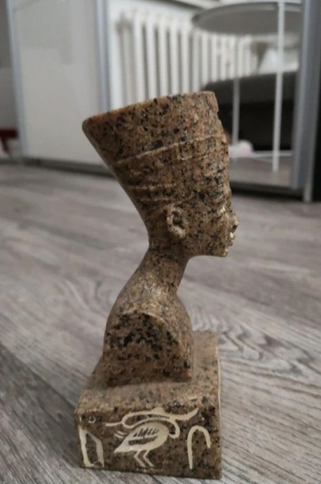 Statua sztuki egipskiej królowej Nefertiti