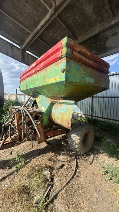 Продається розкидач м/д UNIA 3000