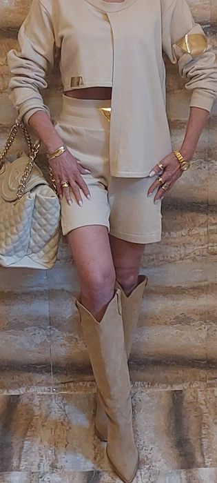 Rewelacyjny komplet o bardzo orginalnym design w kolorze ciepły beż Marki LA MONNE