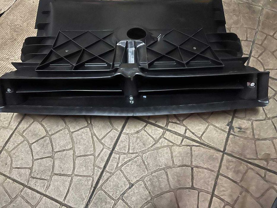 Tesla Model Y Жалюзі радіатора передні