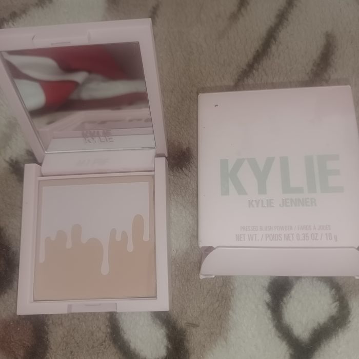 Róż do policzków Kylie Jenner