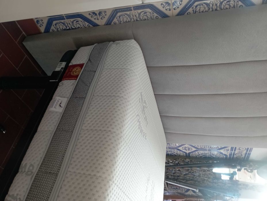 Cama com Colchão articulado com comando/Massagem