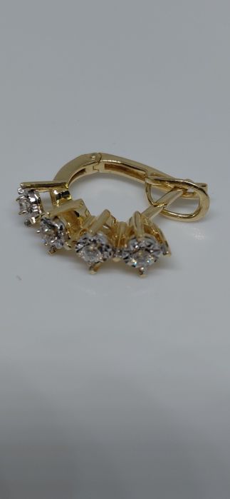 Золотые серьги с природными бриллиантами