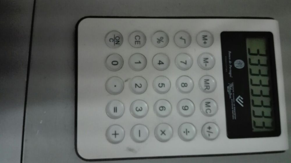 Calculadora como nova em tudo...