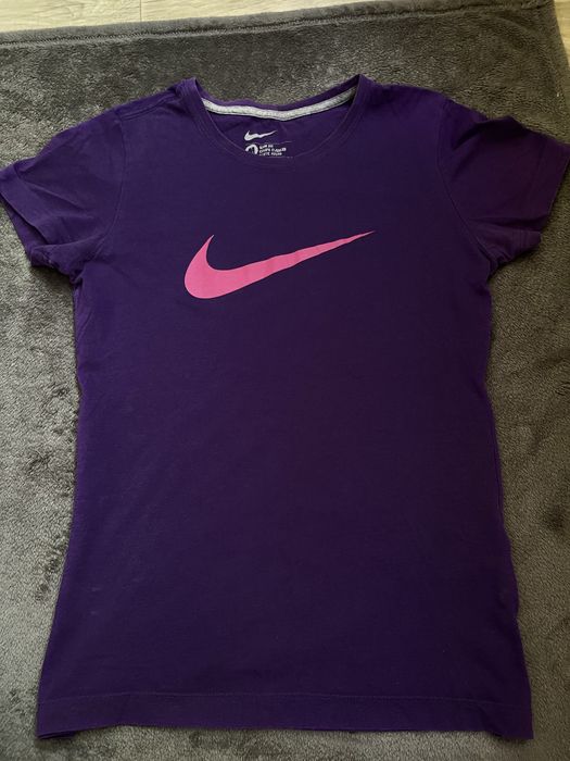 Чудова футболка Nike
