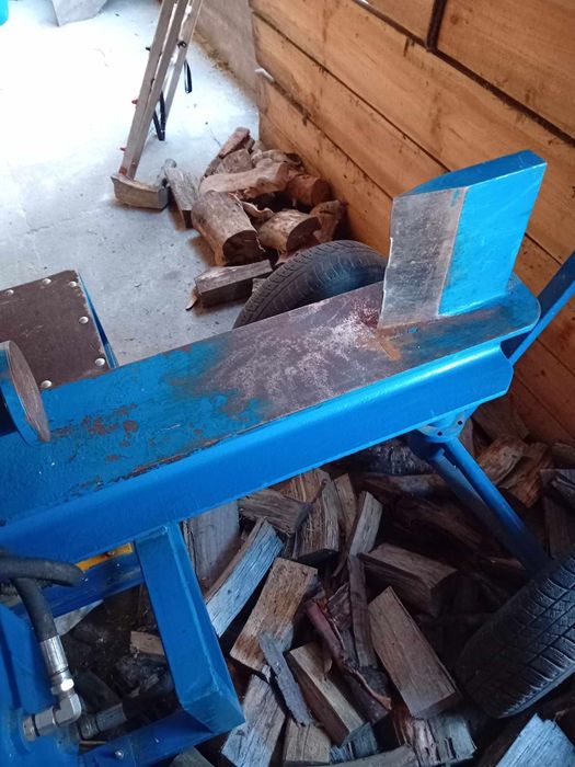 Hydrauliczna łupiarka do drewna