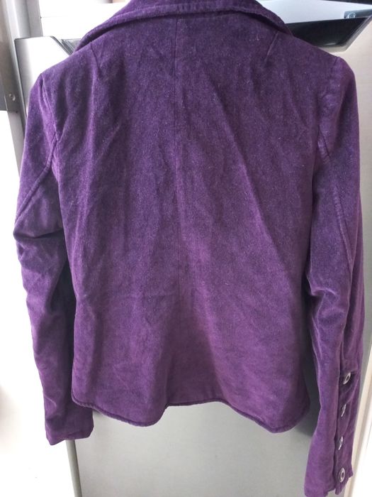 Casaco novo em veludo roxo