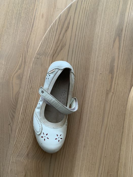 Białe buty rozmiar 33