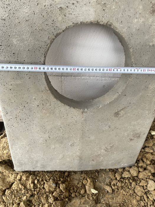 Płyra betonowa przykrywa komina