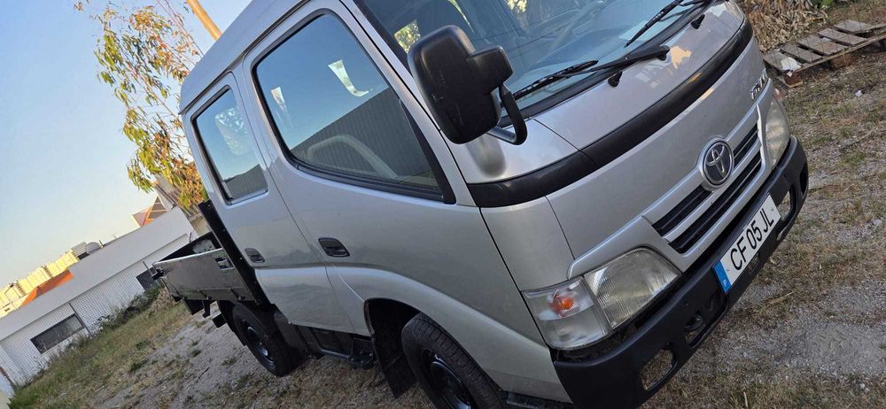 Toyota Dyna — Cabine Dupla · Caixa Aberta · 6 Lugares