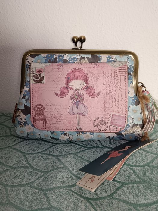 Carteira com porta moedas, fecho e porta cartões