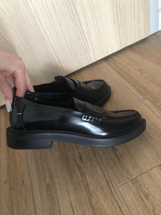 Czarne mokasyny Bershka 36 lakierowane