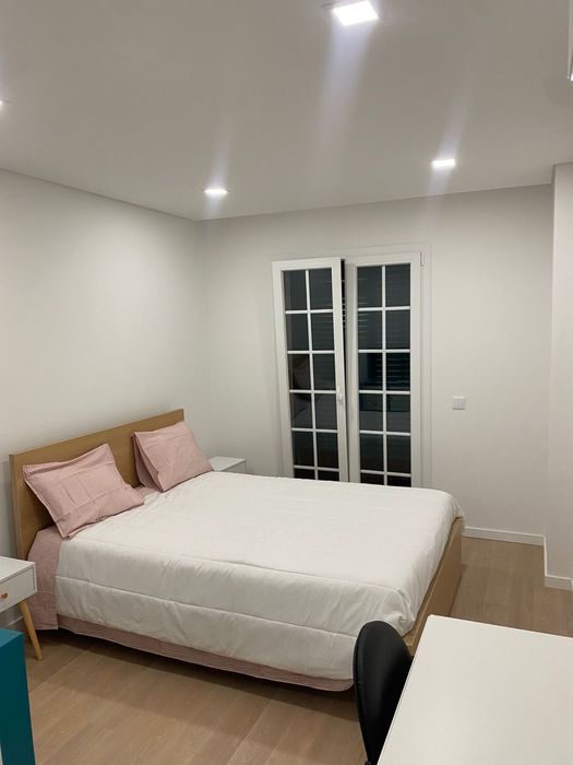 Quarto  Suite  solteiro parque  neudel damaia , amadora, lisboa