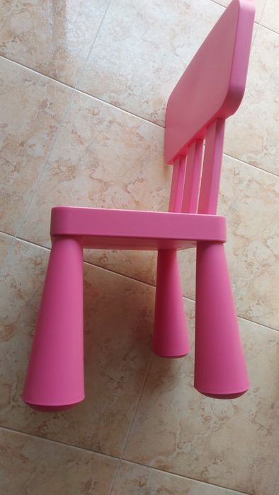 Cadeira infantil rosa IKEA