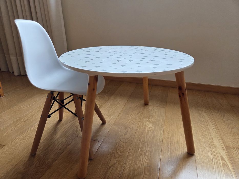 Cadeira e mesa circular criança