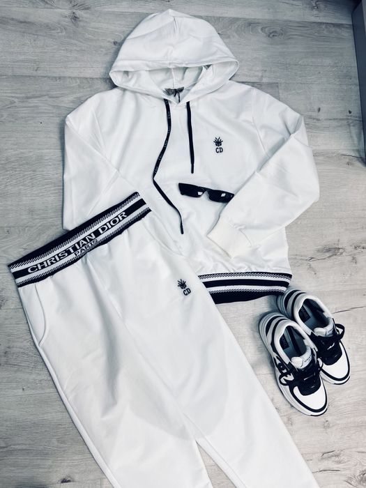 Piekny dres bialo czarny r.M bawelna Dior