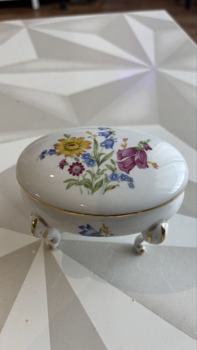 Caixa Porta-Joias Vista Alegre em Porcelana com Flores e Dourados