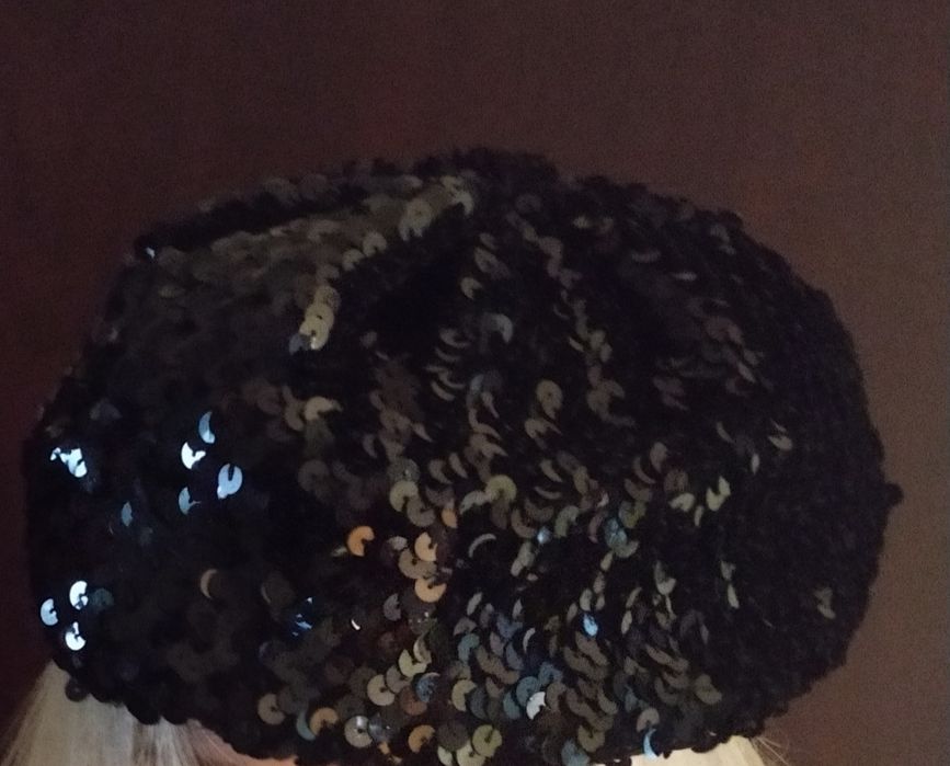 Czarny beret czapka cekiny.