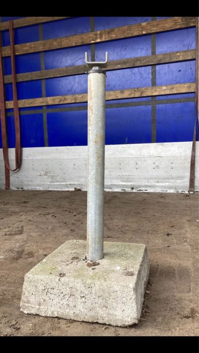 Stol aluminiowy ekspozycyjny. Podstawy pod stol.