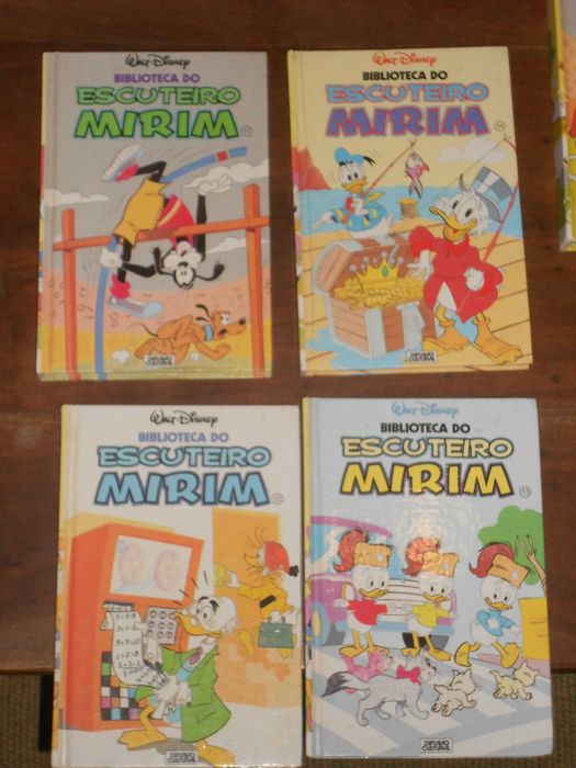 Biblioteca do Escuteiro Mirim diversos livros
