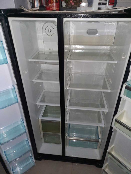 Продам недорого Холодильник з морозильною камерою Bosch Side by Side