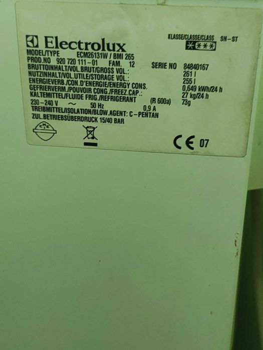 Морозильна камера Electrolux, модель .ECM 26131 W
