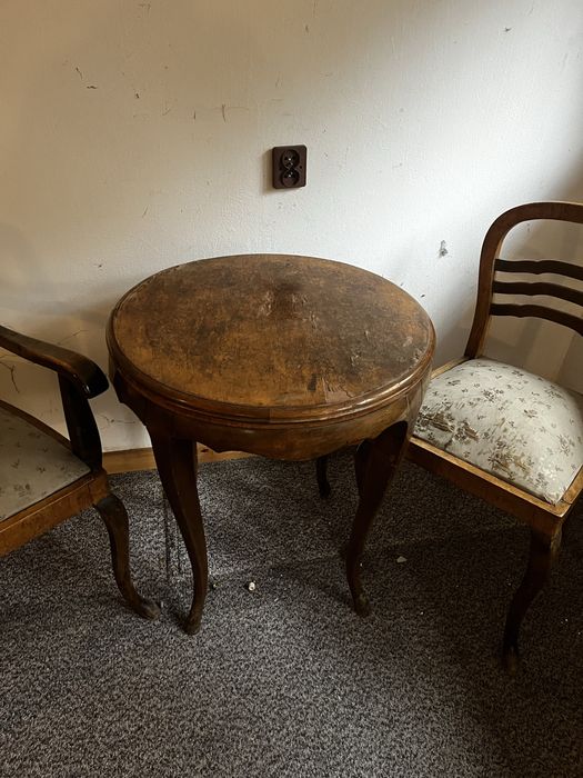 Komplet stół i dwa krzesła do renowacji