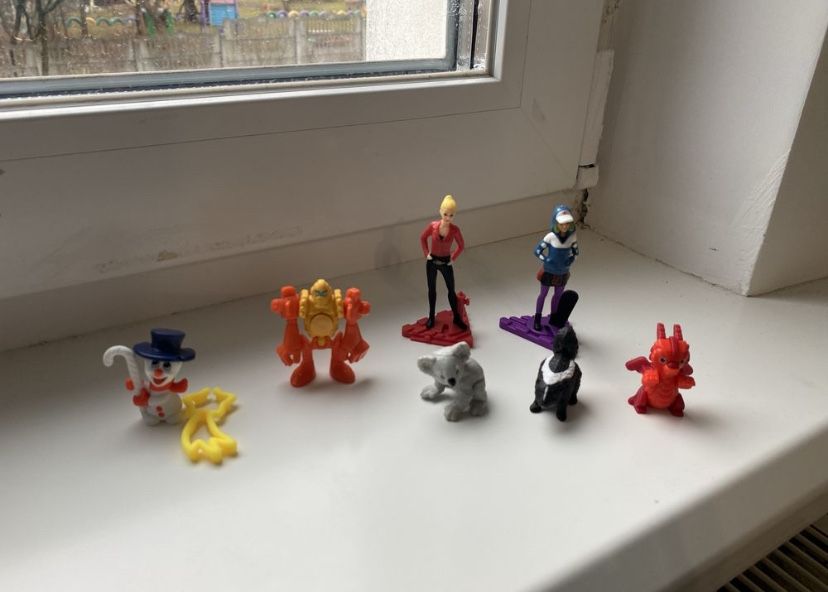 Фігурки з кіндерів