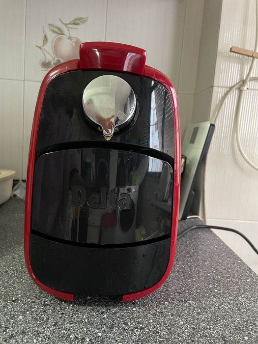 Máquina de café de cápsulas Delta Qosmo