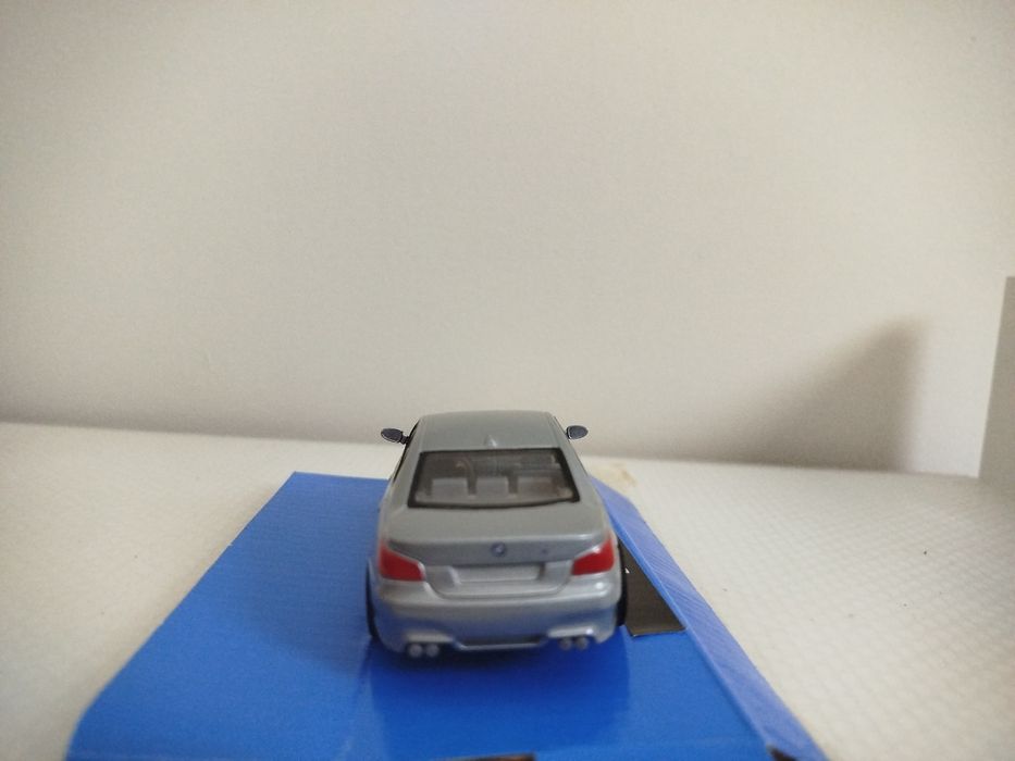 Miniatura BMW M5 E60 Nova 1/43