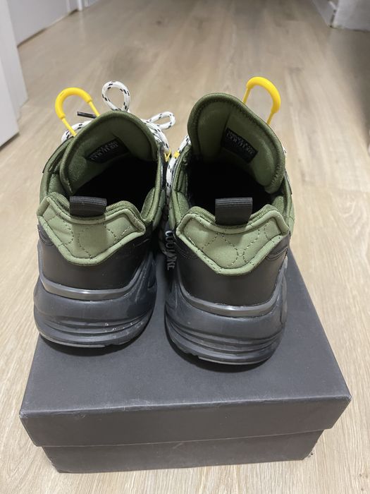 Продам кроссовки мужские Versace