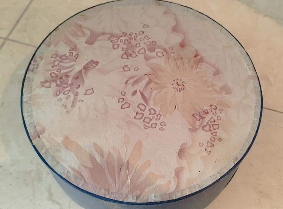 Serviço antigo de café pintado à mao