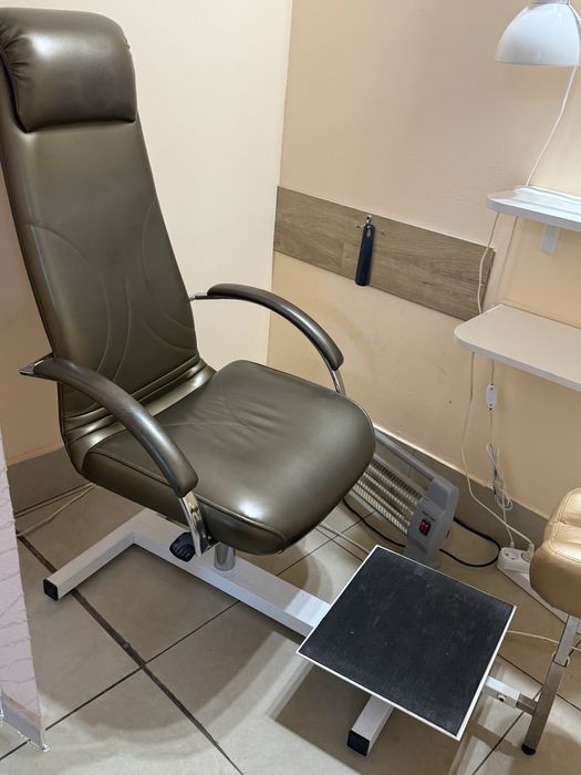 Продам педикюрное кресло, стол для маникюра