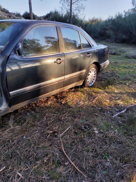 Vendo traseira Mercedes Benz E 220 de 1997