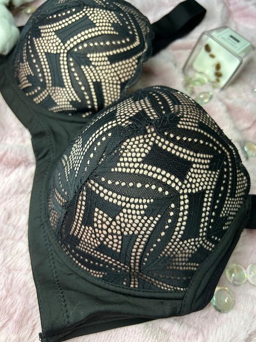 Чорний мереживний бюстгальтер - 85D, 90D, 95E, 100E