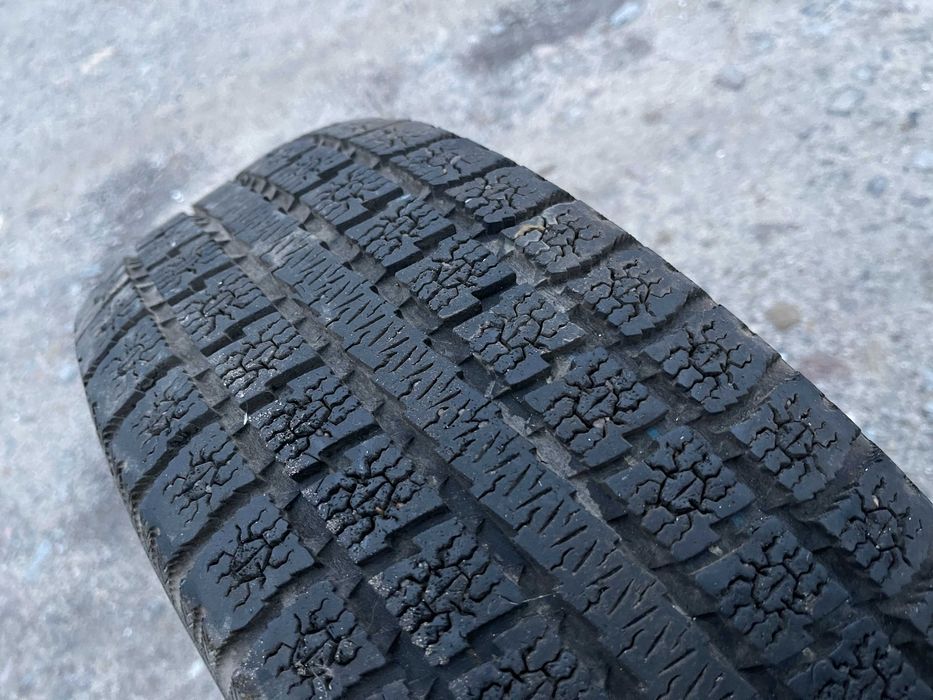 шина toya  бу зима