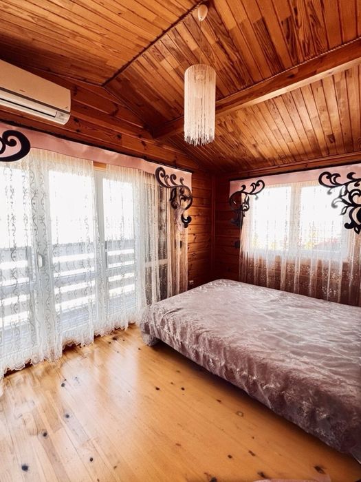 Перша лінія Дніпра. Продаж унікального будинку 120 кв.м. на 2 причалі