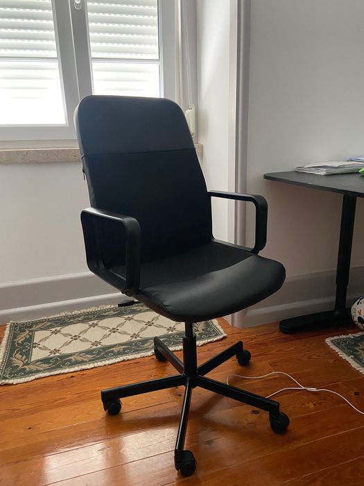 Mesa e Cadeira de Escritório