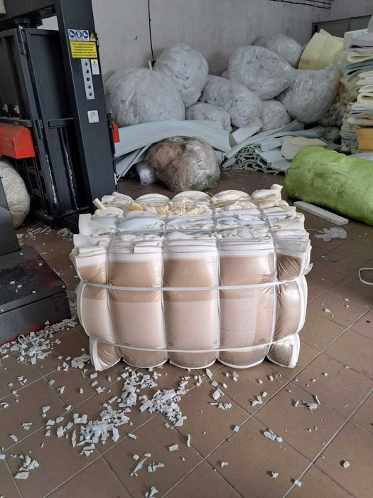 Ścinki pianki - zbelowane