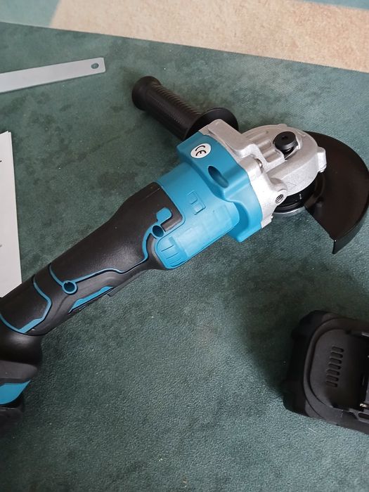 Szlifierka akumulatorowa, 2 akumulatory