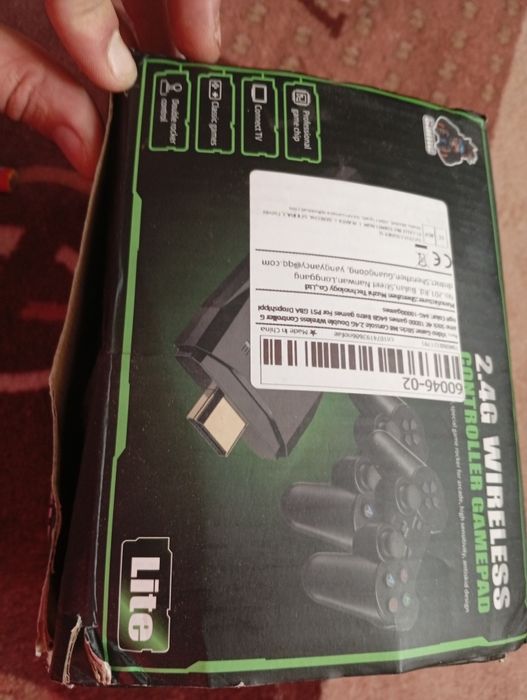 Продам игровую приставку с джойстиками более 1.000 игр