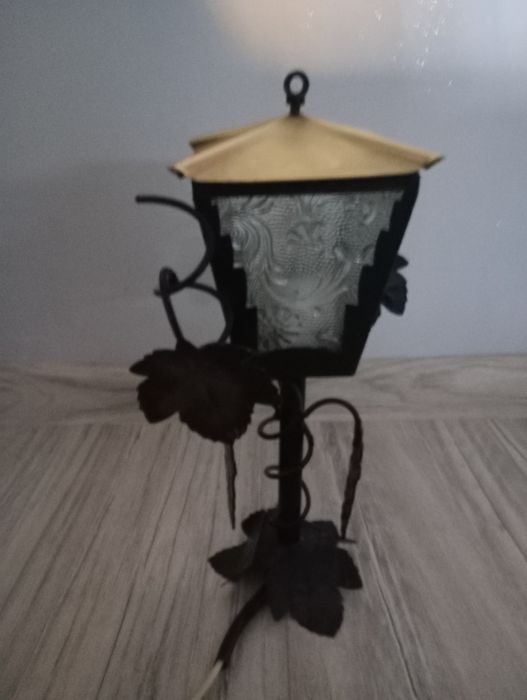 Antyczna lampa rękodzieło