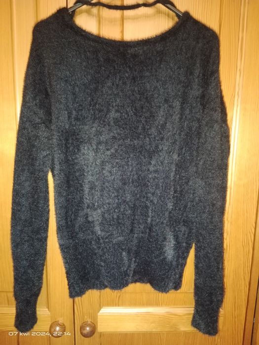 Sweter miś kudłaty dekolt V koronka