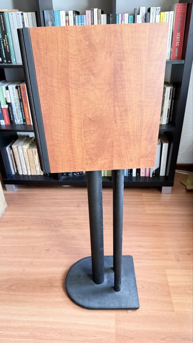 Bowers and Wilkins 685
