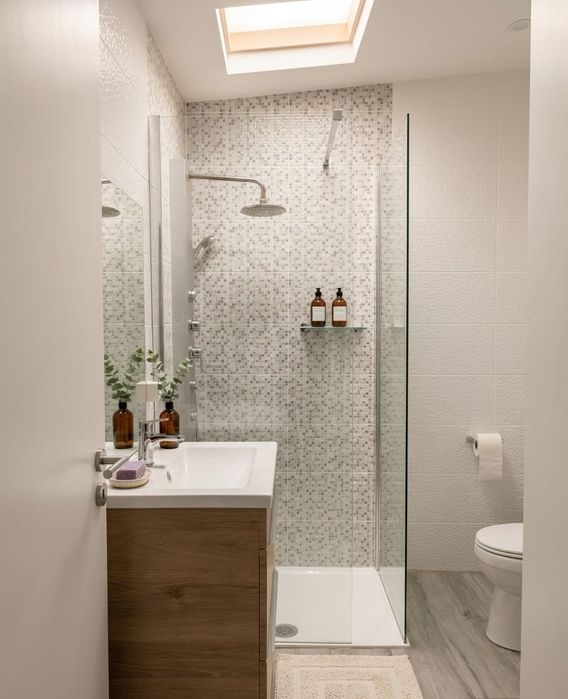 Aluga se moradia T2 remodelada mobilada com água e luz incluida
