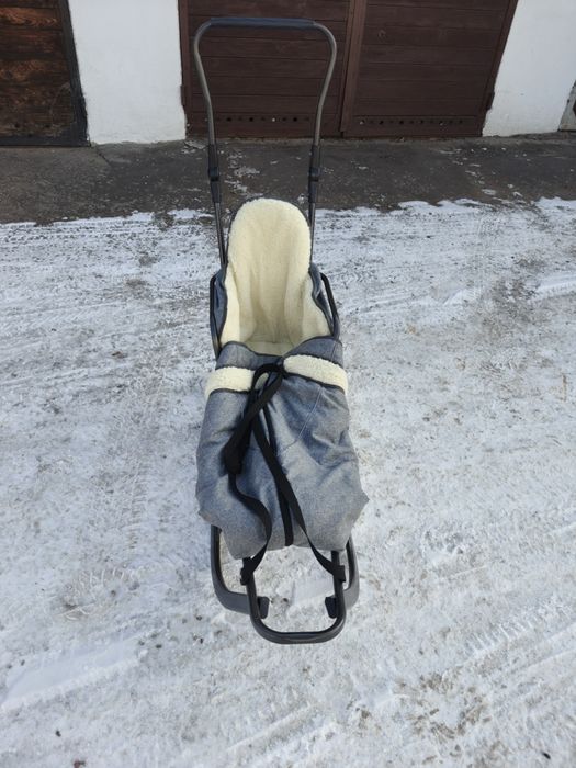 Sanki drewniane z kocykiem