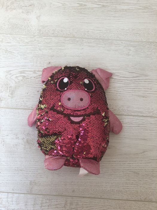 Поросенок в пайетках