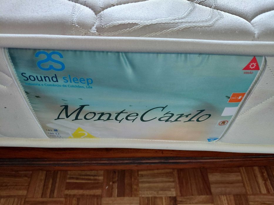 Cama com estrade e colchão + cómoda