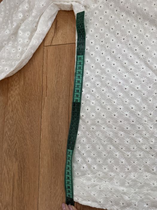 Натуральна блузка з англійським шиттям